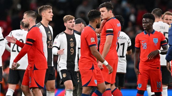 Ekspresi bek Timnas Inggris Harry Maguire ketika para pemain berjabat tangan setelah matchday keenam Grup A3 UEFA Nations League 2022-2023 antara Inggris vs Jerman di stadion Wembley di London utara pada 26 September 2022.Laga tersebut berakhir imbang dengan skor 3-3. Glyn KIRK / AFP.