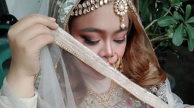 Potret Kekeyi Pakai Baju India (Instagram/@rahmawatikekeyiputricantikka23)