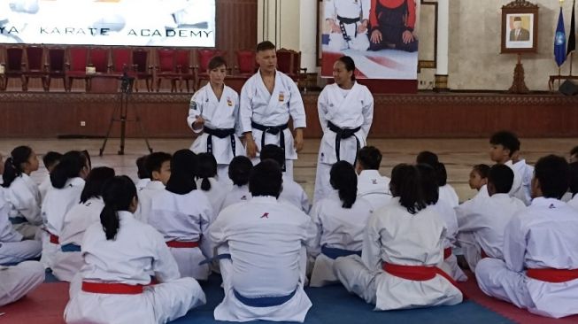 Juara Dunia di Usia 40 Tahun, Karateka Sandra Sanchez Berbagi Ilmu di Jogja