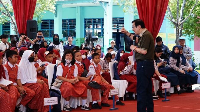 Momen saat Menkumham Yasonna Mengajar tentang Kekayaan Intelektual di Sekolah