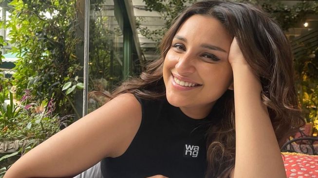 Seleb Bollywood Ultah Bulan Oktober (Instagram/@parineetichopra)