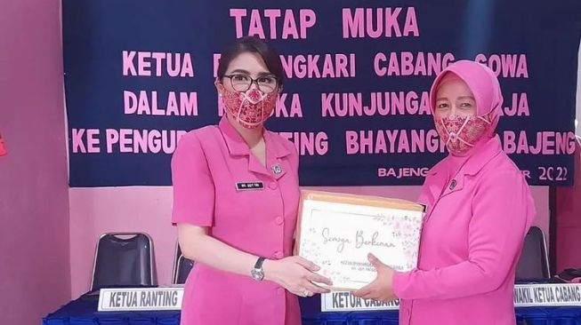 8 Potret Uut Permatasari Pakai Seragam Bhayangkari Baru 2 Bulan