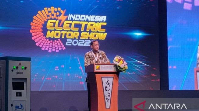 Deputi Bidang Kebijakan Pembangunan BRIN Mego Pinandito dalam sambutannya di Indonesia Electric Motor Show (IEMS) 2022, resmi digelar di Jakarta Convention Center (JCC) Senayan Jakarta, Rabu (28/9/2022). (ANTARA/Arnidhya Nur Zhafira)