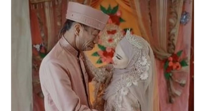 Potret pernikahan Surya Manurung dan Shasa Puspita Dewi. (TikTok/ surya.manurung)