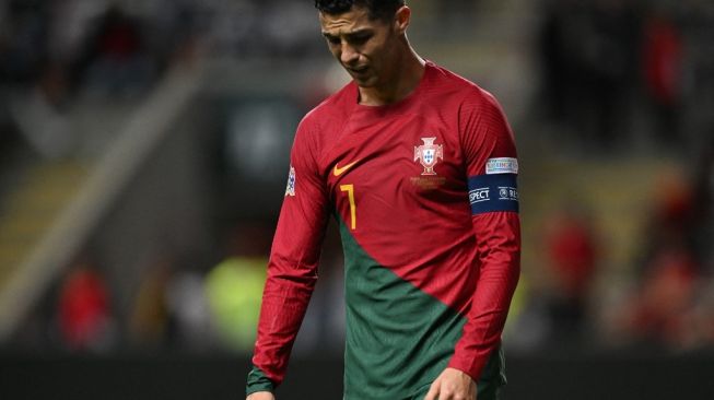 Ekspresi kekecewaan penyerang Timnas Portugal, Cristiano Ronaldo pada laga UEFA Nations League kontra Spanyol di Braga, Rabu (28/9/2022) dini hari WIB. [PATRICIA DE MELO MOREIRA / AFP]