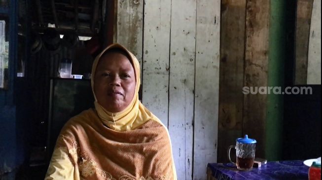 Saksi hidup kegiatan tahanan perempuan yang dianggap anggota Gerwani, Sukarni (53) warga Desa Sangubanyu, Kabupaten Batang. [Suara.com/Aninda Putri]