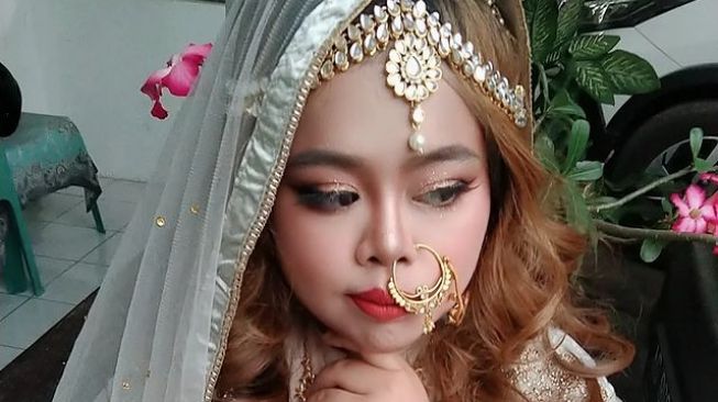 Kenakan Wig dan Full Makeup, Intip 6 Potret Kekeyi Pakai Baju India