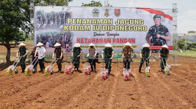 Ganjar Perkuat Ketahanan Pangan dengan Manfaatkan Lahan Jadi Ladang Tanaman Komoditas