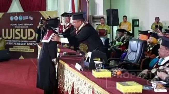 Datang Jauh Dari Papua Barat, Ibu Mahasiswa Meninggal di Hari Wisuda