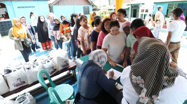 UMKM Emak-emak for Sandi Jual Sembako Setengah Harga Normal