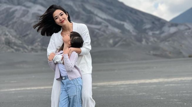 Potret Artis Liburan di Bromo(Instagram/@gisel_la