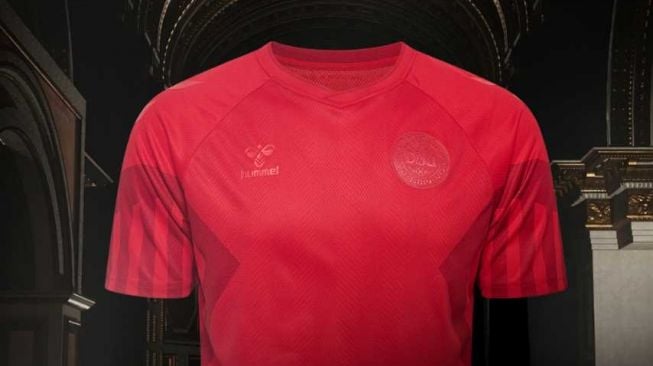 Jersey Timnas Denmark untuk Piala Dunia 2022. [Instagram/@hummelsport]