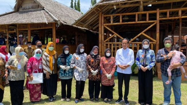 Ternyata Ini Menu Makanan yang Disantap Presiden Jokowi saat Kunjungan Kerja ke Maluku Utara