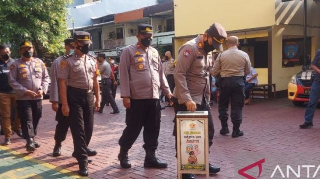 Mantap! Polsek Tambora Buat Celengan Khusus Anggota untuk Anak Yatim, Disalurkan Setiap Jumat