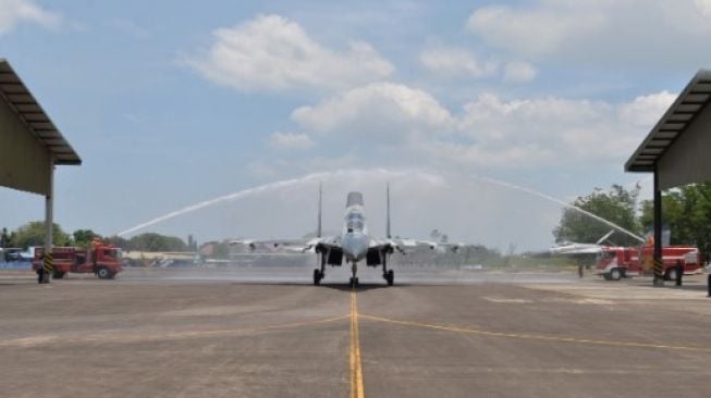 Tiga pesawat tempur Sukhoi Su-27/30 tiba di Lanud Sultan Hasanuddin, Kamis (29/9/2022) [SuaraSulsel.id/Dokumentasi Lanud Sultan Hasanuddin]