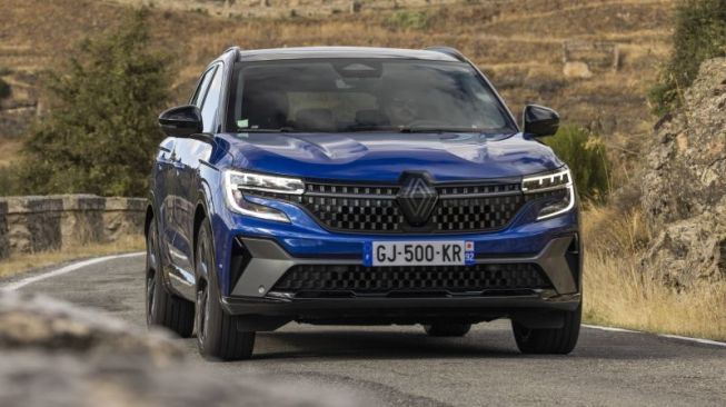 The All-New Renault Austral Esprit Alpine E-TECH Hybrid warna Iron Blue [Renault via ANTARA].