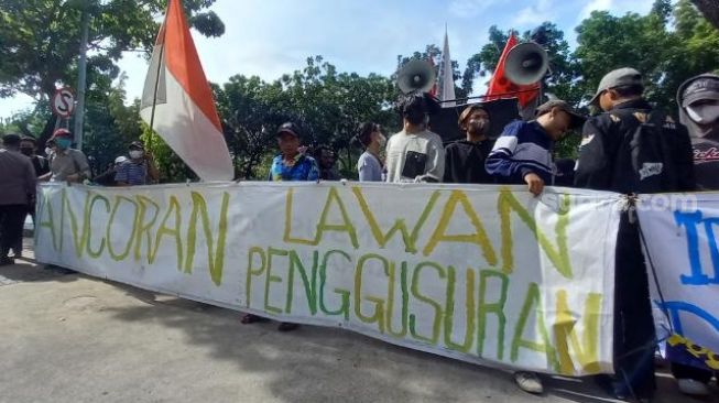 Warga Korban Gusuran Geruduk Balai Kota, Sebut Anies Langgengkan Penggurusan Gegara Tak Cabut Pergub