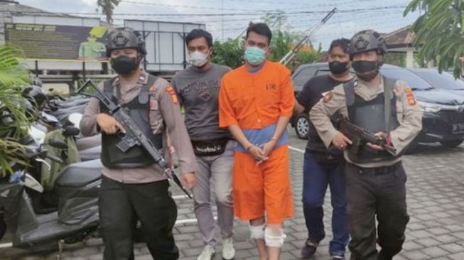 Kedua Kaki Pencuri Ini Ditembak, Pelaku Dikawal Polisi Bersenjata, Lihat Nih