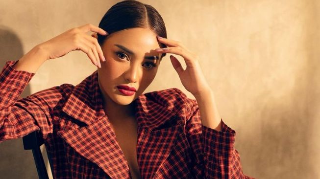 Devina Kirana, model and FTV artist accused of being an affair with Rizky Billar (Instagram @kiranadevina)