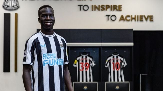 Garang Kuol saat diperkenalkan sebagai pemain Newcastle United pada Jumat 30 September 2022. https://twitter.com/NUFC