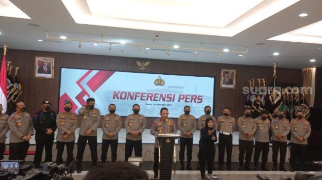 Kapolri Jenderal Listyo Sigit Prabowo resmi pecat Ferdy Sambo dari Polri. (Suara.com/M Yasir)