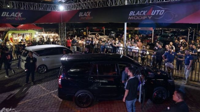 Black Auto Battle yang diselenggarakan di kota Solo, Jawa Tengah [ANTARA Ho/Black Auto Battle].