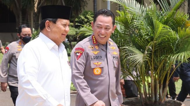 Makna Penting di Balik Prabowo Beri Pistol G2 Elite ke Kapolri Jenderal Listyo Sigit