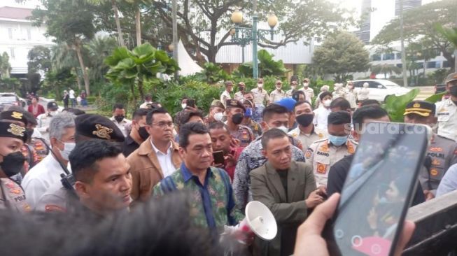 Massa Aksi KRMP Sebut Bohong saat Wagub DKI Sebut Tak Menggusur Dalam 5 Tahun Terakhir