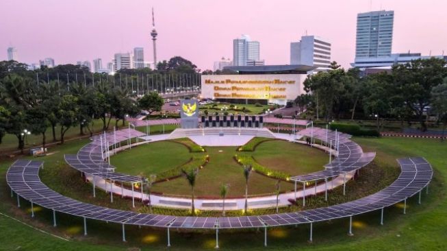 Panel surya di Taman Energi DPR RI [DPR].