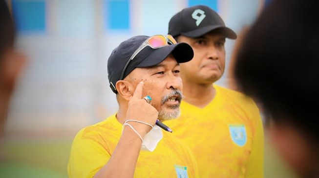 Persela Lamongan Coret Fakhri Husaini Sebagai Pelatih, Netizen Beri Sindiran Keras