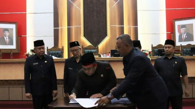 Tok! Perubahan APBD Kalbar 2022 Disahkan