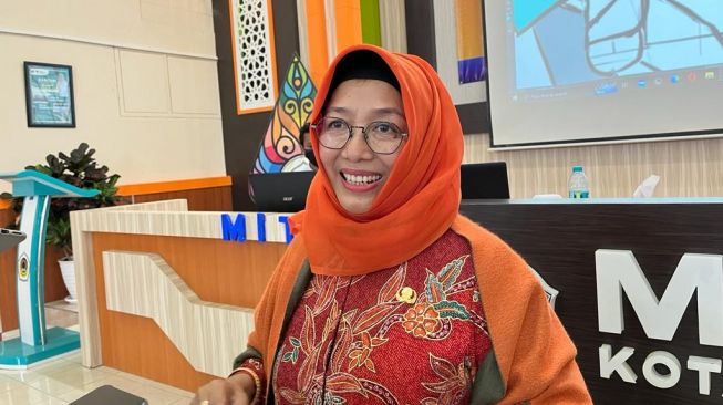 Binti Maqsudah, Kepala Sekolah MAN 1 Kota Malang (Foto:Suara.com/Aulia)