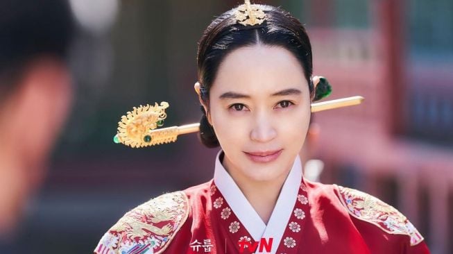 Adu Pesona Aktris di The Queen's Umbrella (Instagram/@tvn_drama)