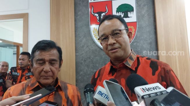 Gubernur DKI Jakarta, Anies Baswedan, resmi menjadi anggota Pemuda Pancasila (PP). (Suara.com/Yosea Arga)