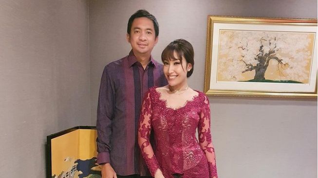  Perjalanan Cinta Ayu Dewi dan Regi Datau (Instagram/mrsayudewi)
