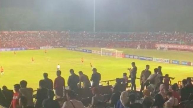 Beda dengan Kanjuruhan, Laga Persijap vs Persela Diiringi Selawat para Suporter