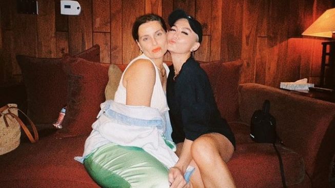  Kredit Foto: Potret Akrab Agnez Mo Bareng Artis Dunia (Instagram/@agnezmo)