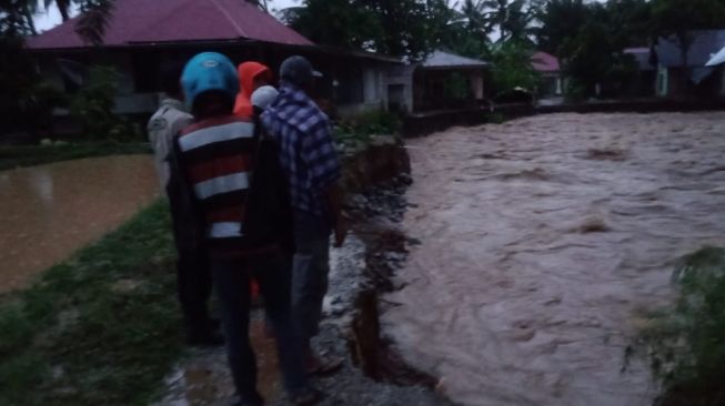 Solok Dilanda Banjir, Ratusan Rumah Terendam