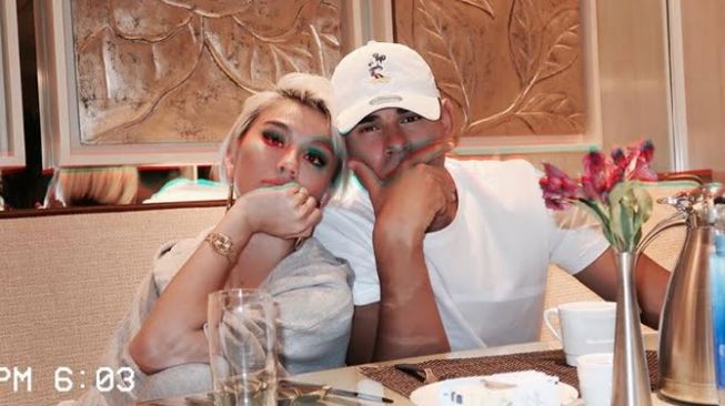  Kredit Foto: Potret Akrab Agnez Mo Bareng Artis Dunia (Instagram/@agnezmo)