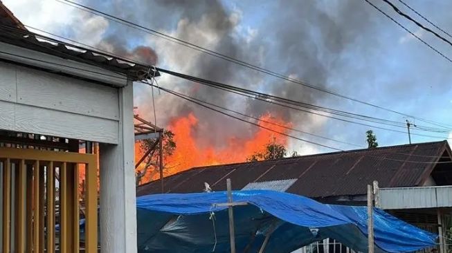 Kebakaran di Kampung Arab Banjarmasin: Hanguskan 1 Rumah Terdiri dari 3 KK