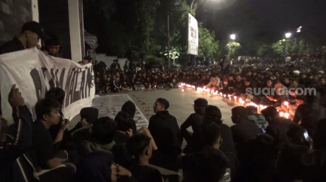 Seribu Lilin dari Suporter Persis Solo untuk Duka Korban Tragedi Stadion Kanjuruhan