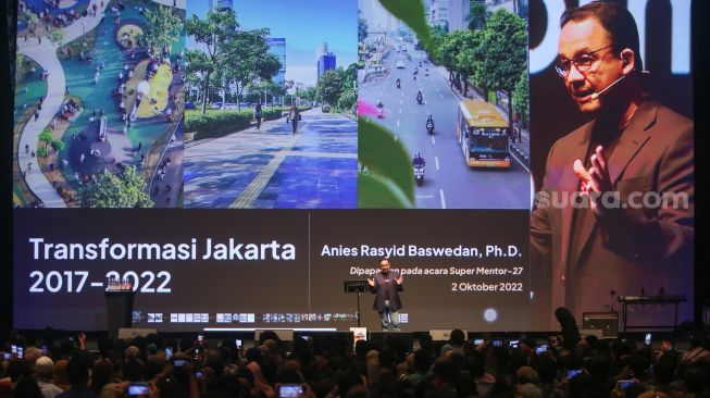 Gubernur DKI Jakarta Anies Baswedan menyampaikan paparannya dalam acara Farewell Event Gubernur DKI Jakarta di Djakarta Theatre, Jakarta Pusat, Minggu (2/10/2022). [Suara.com/Alfian Winanto]