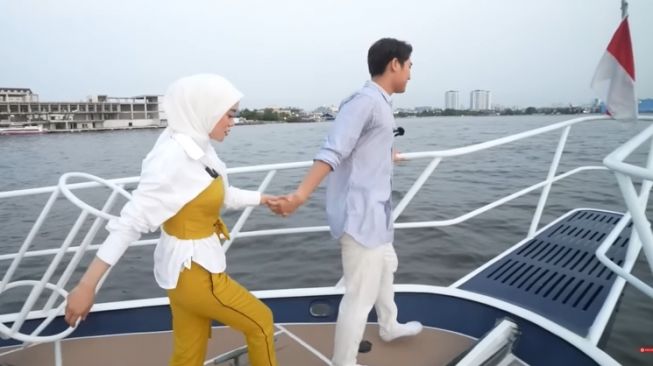 Gosip Artis Hari Ini: Rizky Billar Nguap Saat Lesti Kejora Doakan Rumah Tangga, Aldi Taher Ajak Baim Wong Main Film