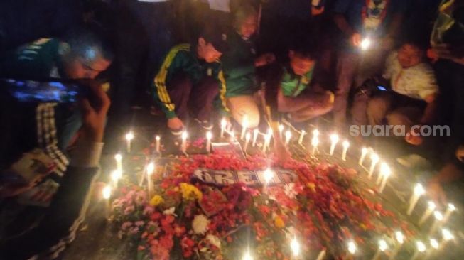 Tragedi Kanjuruhan, Suporter PSMS Gelar Aksi Seribu Lilin: Kami Suporter Bukan Penjahat!