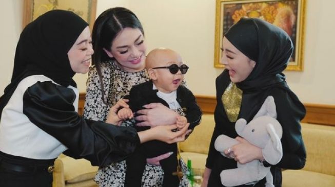 Kebersamaan Celine Evangelista, Lesti Kejora dan Shandy Purnamasari. [Instagram]