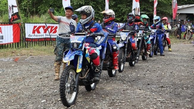 Gelaran  Shell bLU cRU Yamaha Enduro Challenge, 1-2 Oktober 2022 di kawasan Sentul, Bogor, Jawa Barat [PT YIMM].