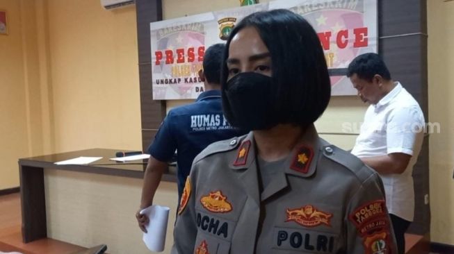 Kapolsek Tambora Kompol Rosana Albertina Labobar ditemui di Polsek Tambora, Jakarta Barat, Senin (3/10/2022). [Suara.com/Faqih Fathurrahman]