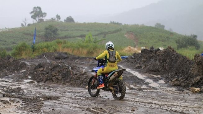 Di event Shell bLU cRU Yamaha Enduro Challenge, rider profesional bLU cRU Pro Racer dan komunitas sebagai bLU cRU Private Racer mendapatkan kesempatan untuk berkompetisi mengerahkan skill terbaik agar tampil sebagai jawara [PT YIMM].