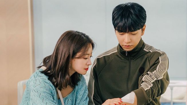 Potret Romantis Lee Seung Gi dan Lee Se Young di The Law Cafe (Instagram/@kbsdrama)