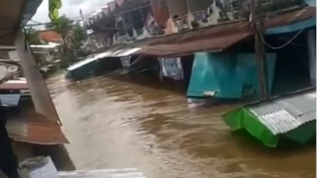 Ribuan Warga Terdampak Banjir Setinggi 2 Meter di Serawai
